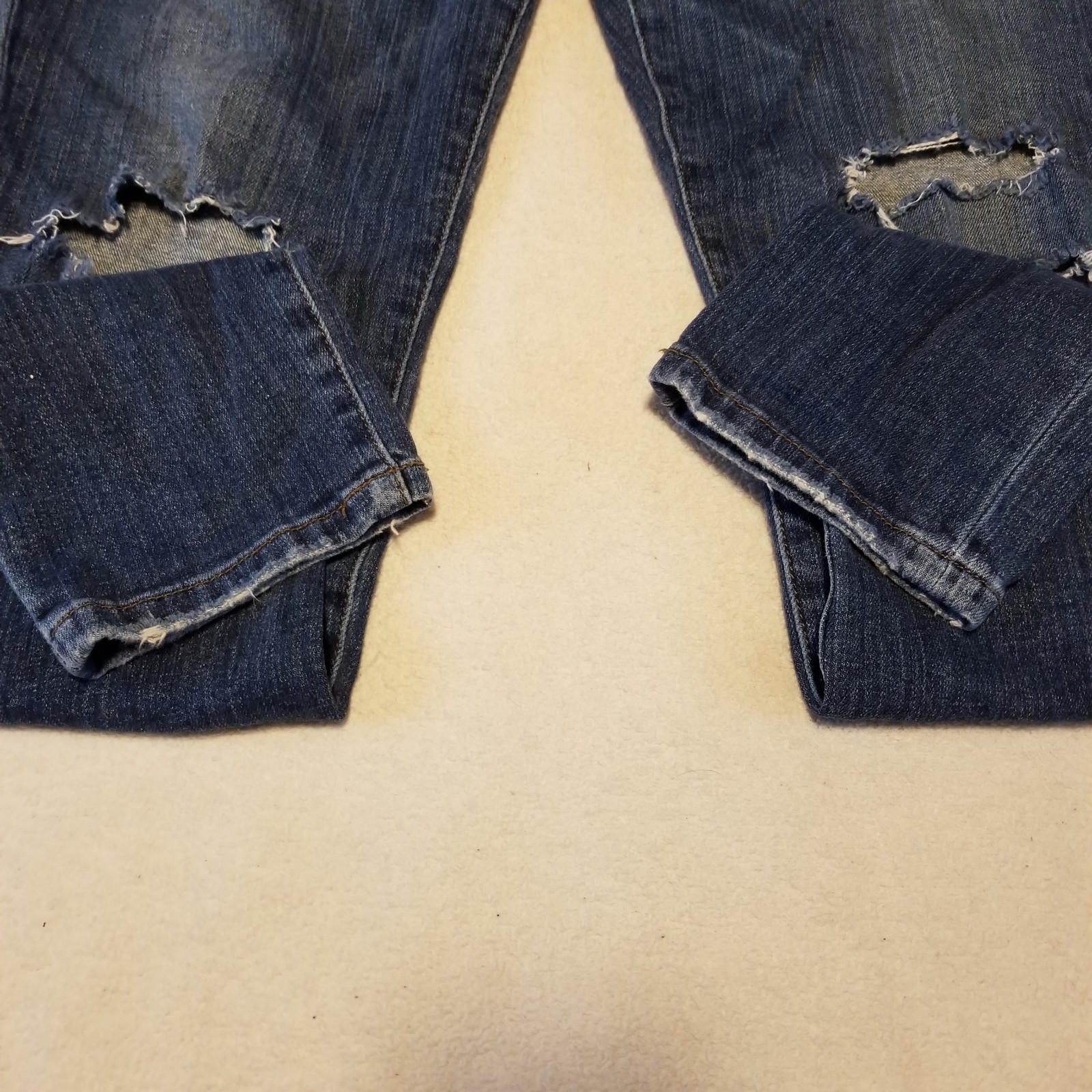 Joe’s Jeans The Icon Skinny Size 31 Mid Rise Distressed 98% Cotton