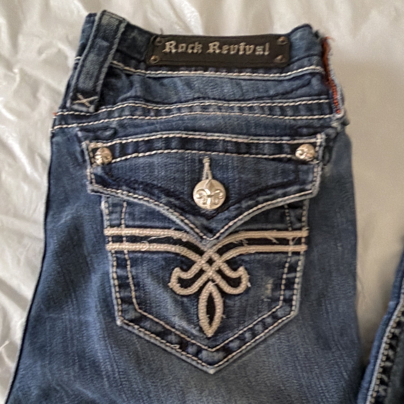 Rock Revival Women’s Medium Wash bootcut Jeans Size 29 Embroidered Pockets