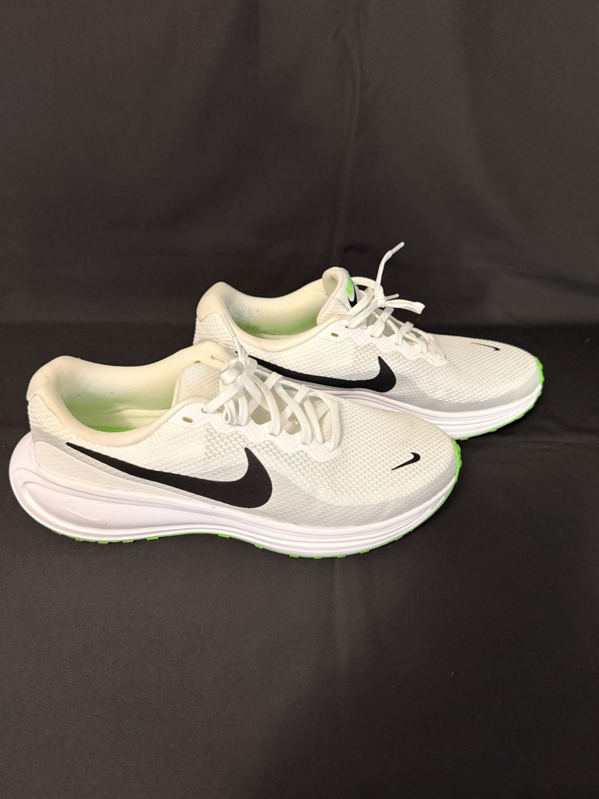 Nike Running Shoes White Black Green Men’s Size 10 Very Good