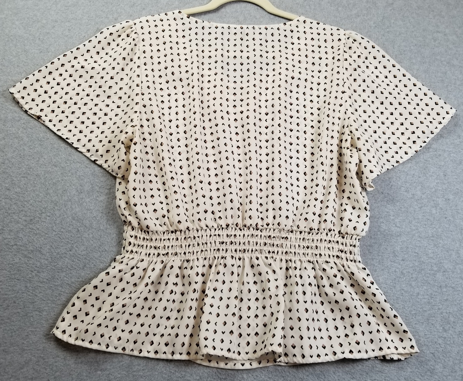 A.U.W Top Women’s Extra Large XL Multicolor Geometric Short Sleeve Sheer Scoop