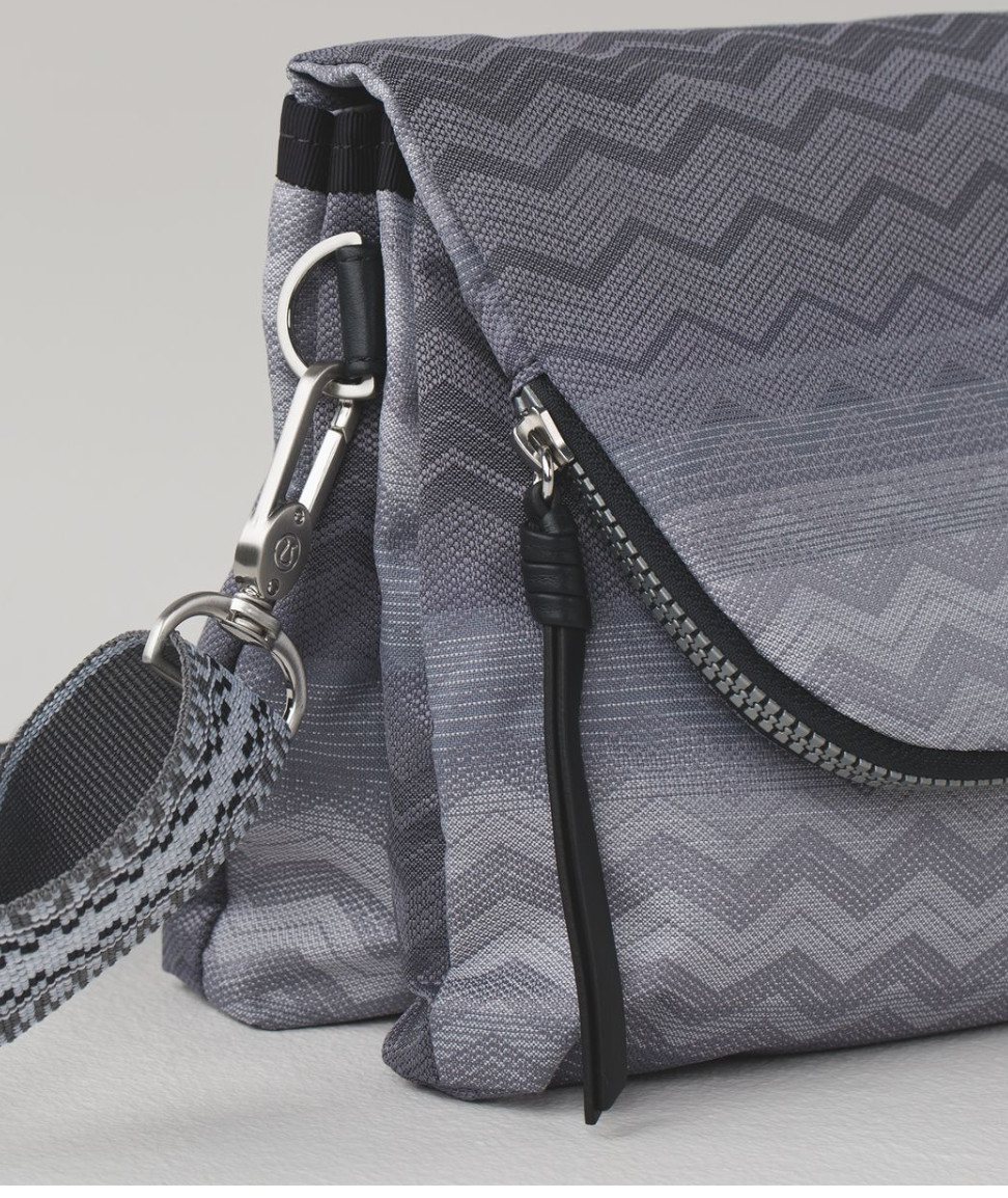 Lululemon Party Om Crossbody Messenger Gorpcore Festival Purse Gray Zig Zag
