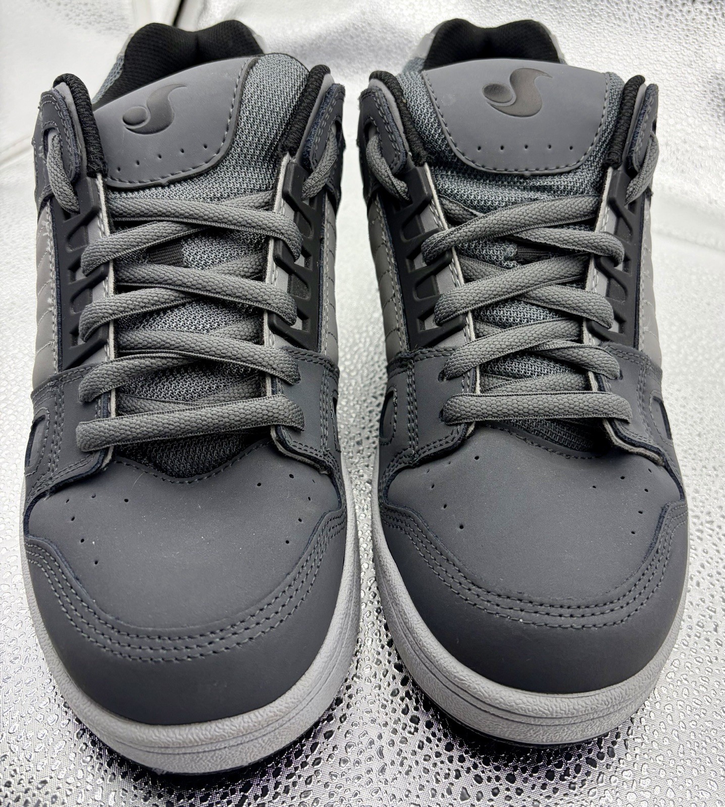 DVS Celsius Mens size 12 leather Skate / Casual shoes FREE SHIPPING