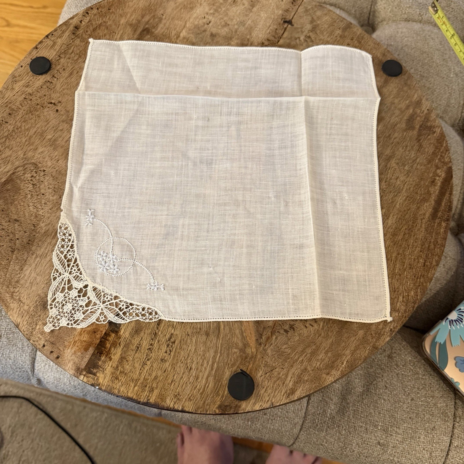 Vintage Linen Tatted Lace / Blue Floral Embroidered Hanky 10”