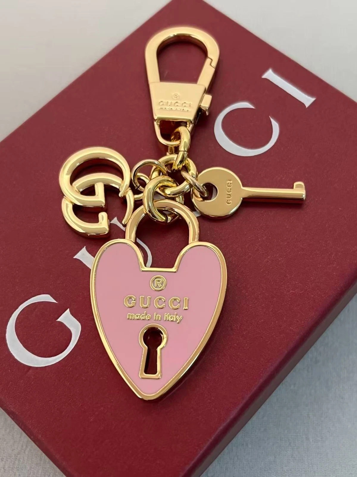 GUCCI Novelty Charm Heart Lock & Key Design Keychain Gift Key Chain with New Box