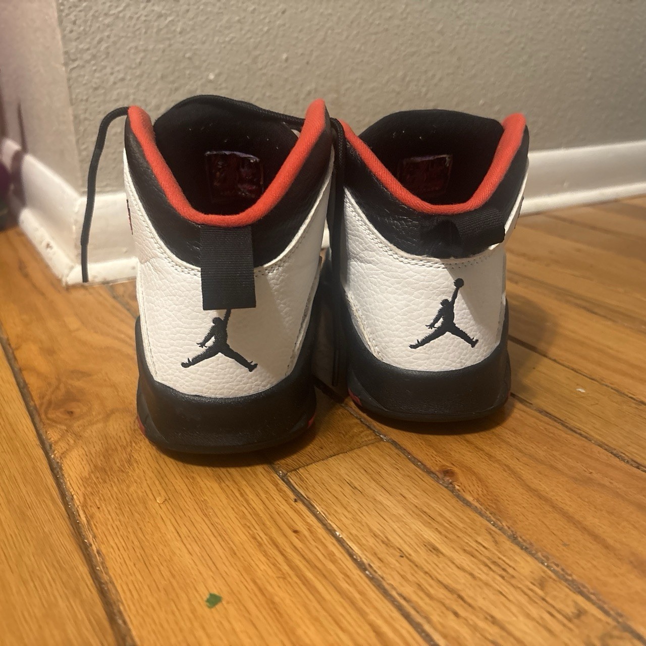 “Double Nickel” Jordan 10 Mid Top Leather Sneaker Men’s 8.5 White/Red no box