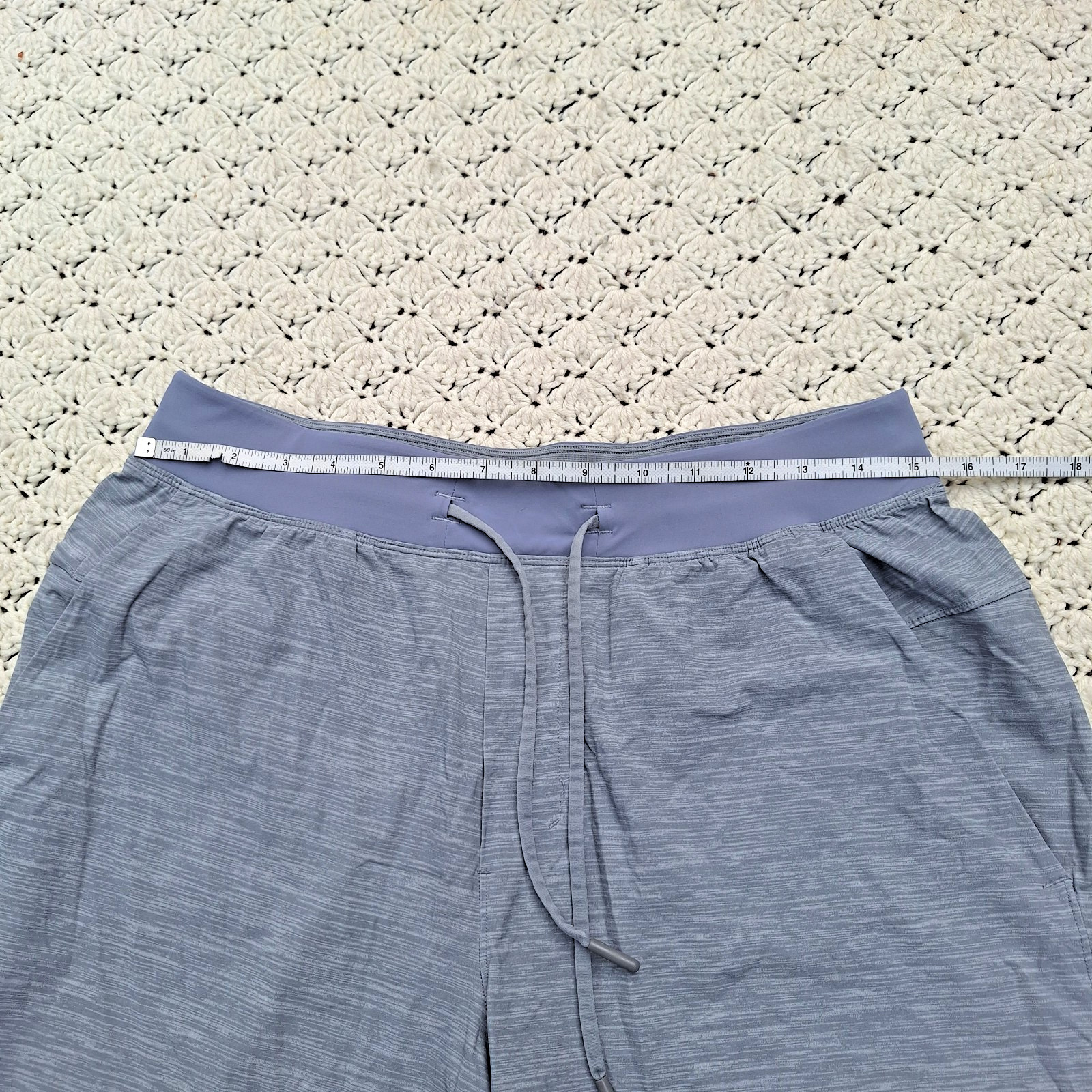 Lululemon Mens T.H.E. 9″ Lined Athletic Workout Hiking Stretch Shorts – Medium
