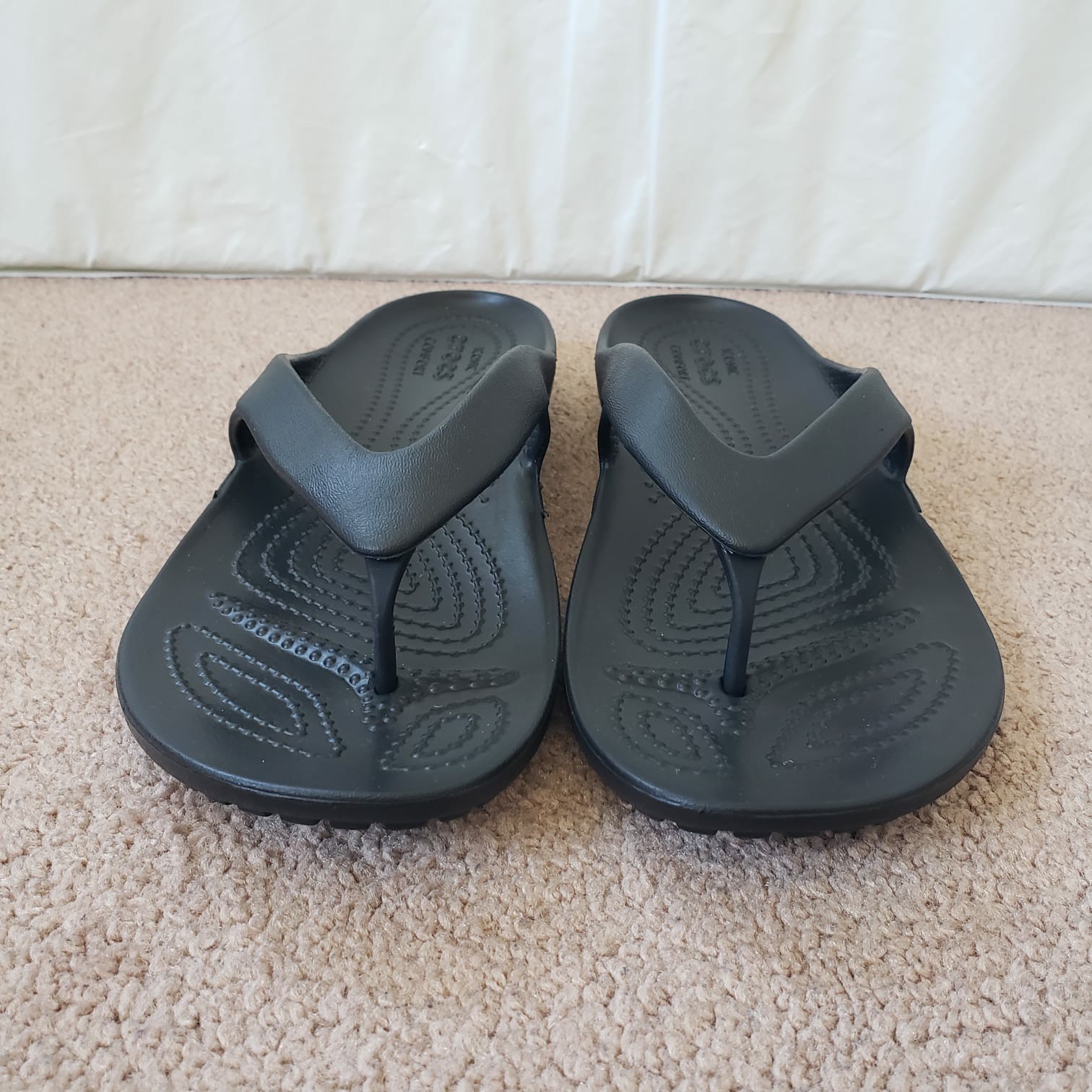 Crocs Kadee II Women’s Thong Flip Flops Sandals Iconic Comfort Black Size US 7