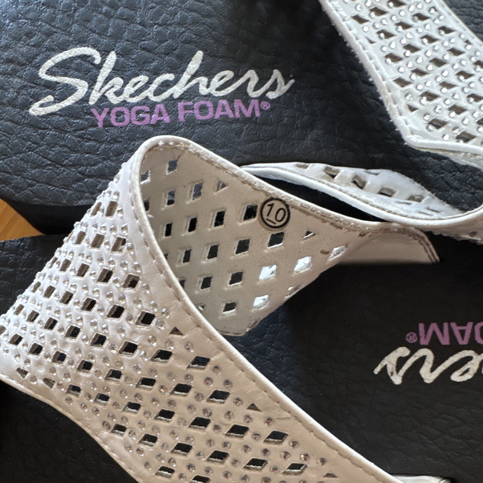 Skechers Black White Synthetic Slip-On Thong Sandals Foam Insole Women’s US 10