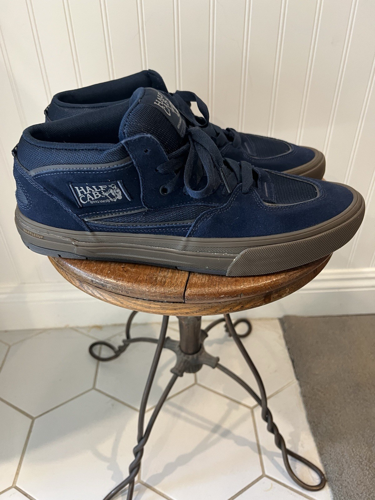 MENS NEW VANS SKATE HALF CAB WAFFLECUP. NAVY DARK GUM. SIZE 13. NEW SPRING COLOR