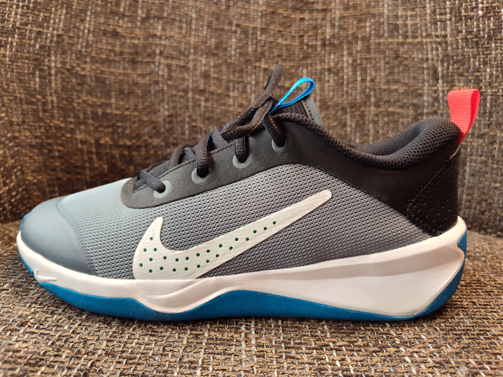 Nike Omni Multi-Court Low Cool Gray Blue Lightning Size 7Y – DM9027-006