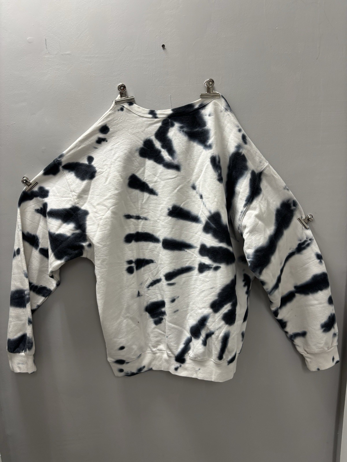 Buc-ee’s Tie Dye Sweatshirt XL Beaver Logo Black White Crewneck Pullover Adult