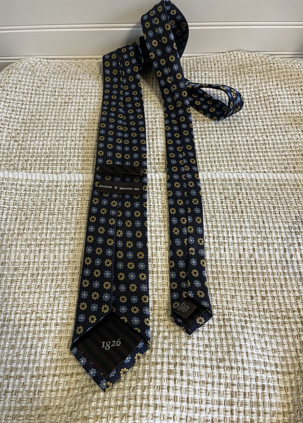 Black Brown 1826 100% Silk Dark Navy Gold & Light Blue Daisies Floral EUC