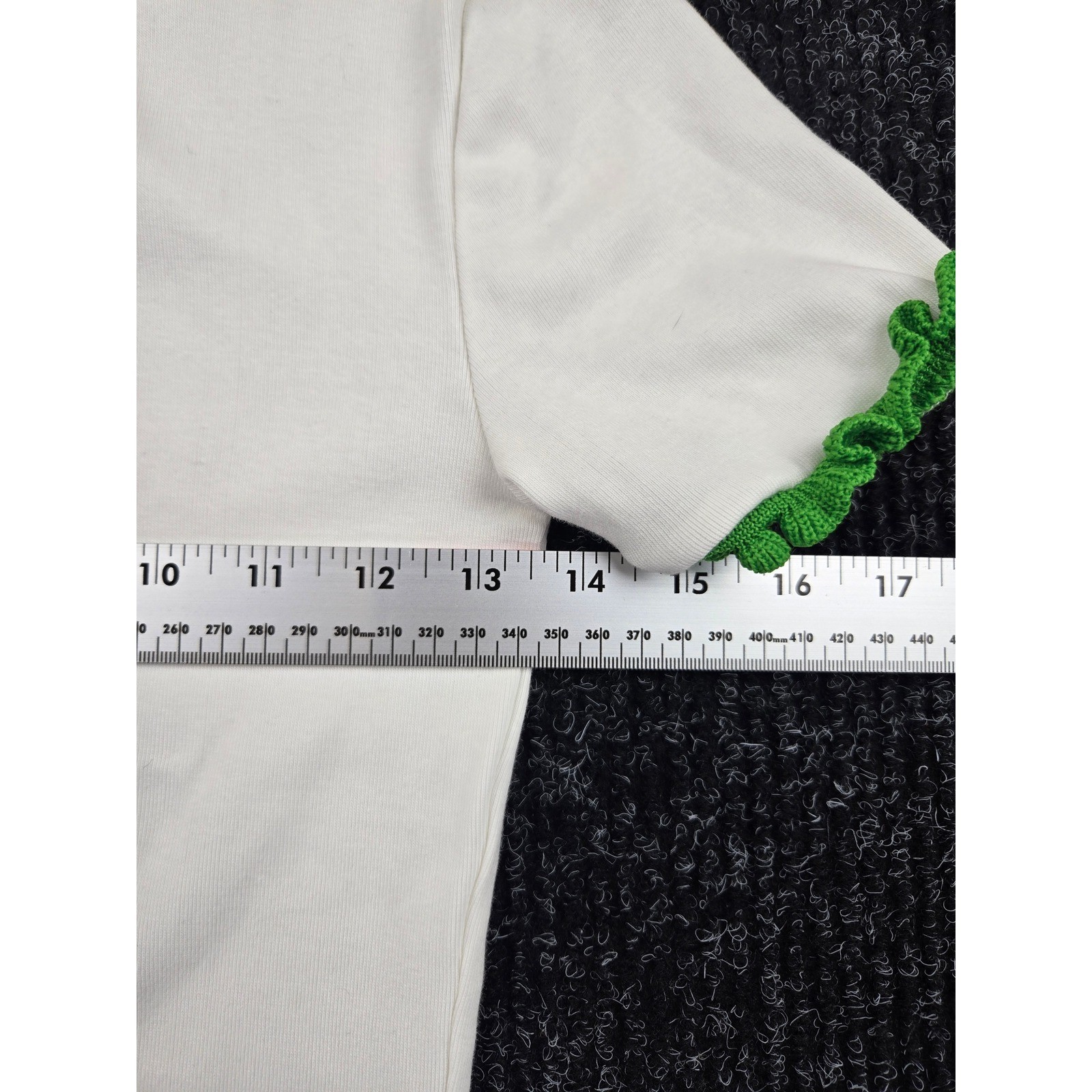 Zara Womens Ribbed Knit T-Shirt Off-White Green Crochet Ruffle Trim Small 1897