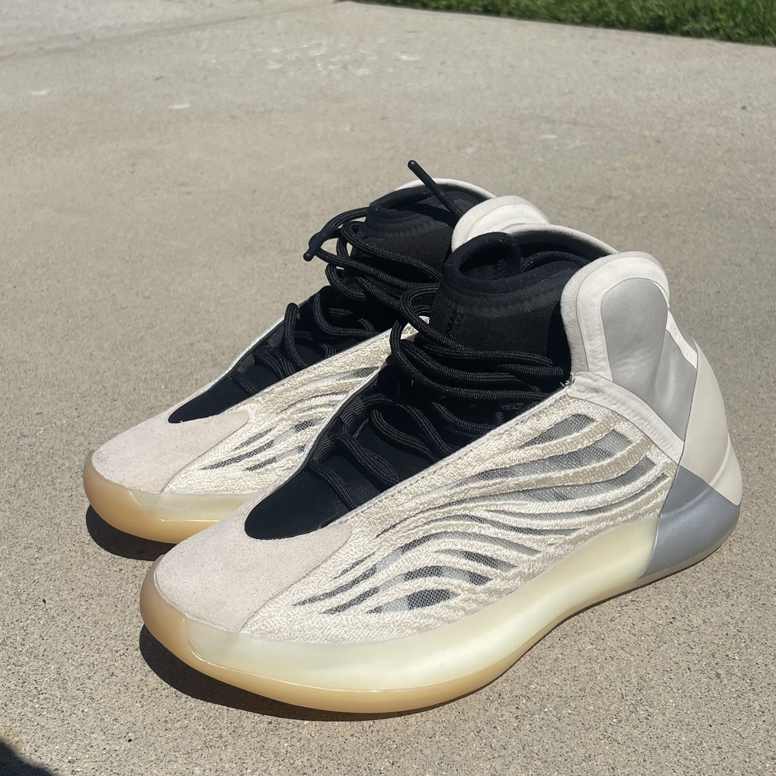 Adidas US 9 Men’s Mist Slate Beige Black Lifestyle Yeezy QNTM HQ2085