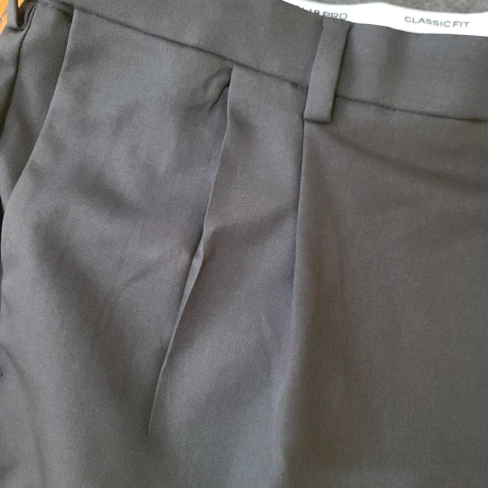 Pleated Haggar Cool 18 Pro Dress Pants Men’s 40×29 Dark Gray Classic Fit