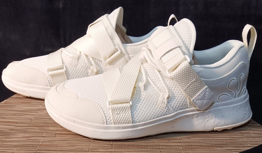 🍃 $140 Retail Super Comfy Men’s Walking Shoes Size 9 WITH BOX 🍂