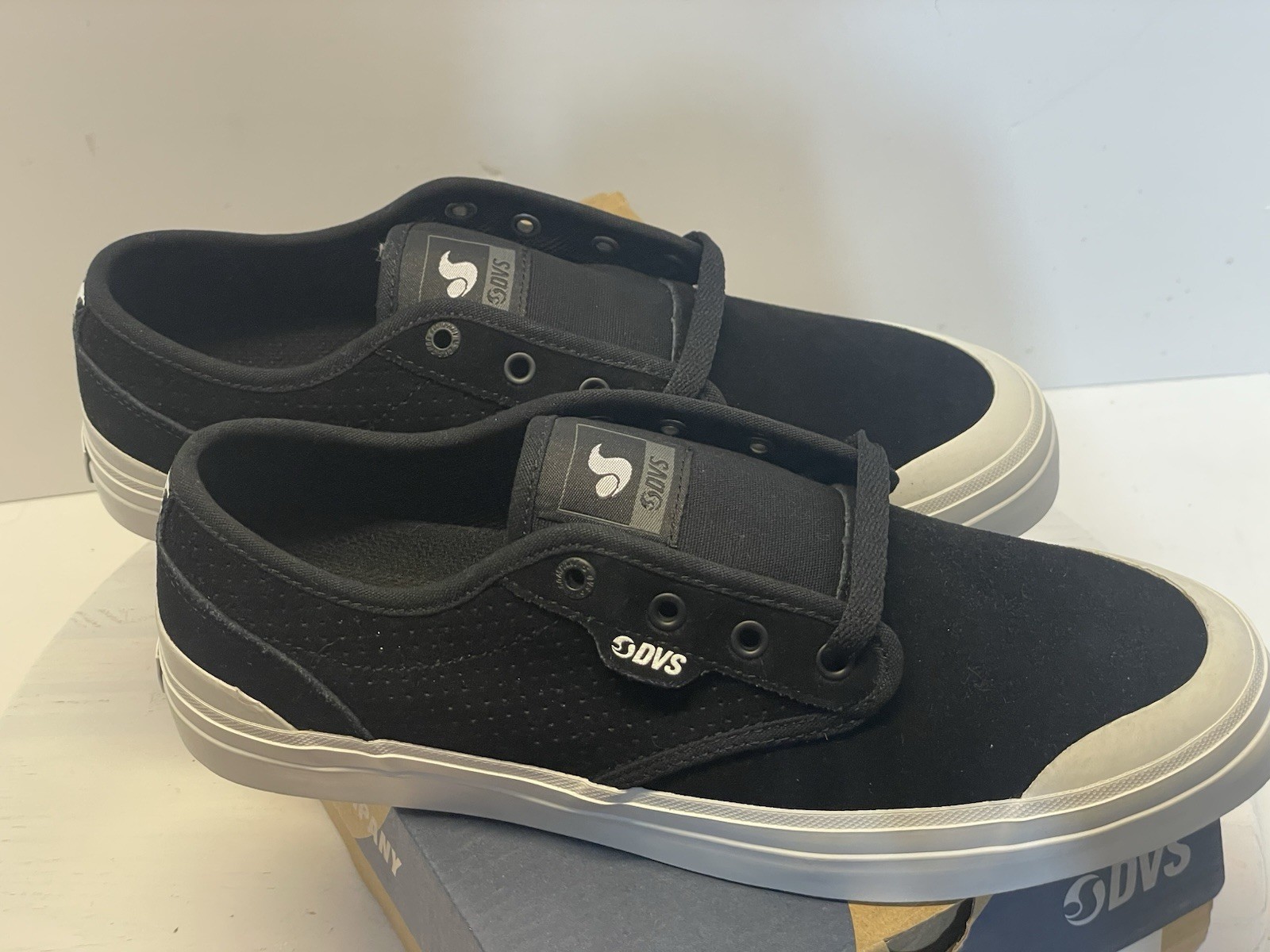 New! DVS CEDAR Skate Shoes Black White Suede Woman’s Sz US 9.5 Or Men’s 7.5! Rad