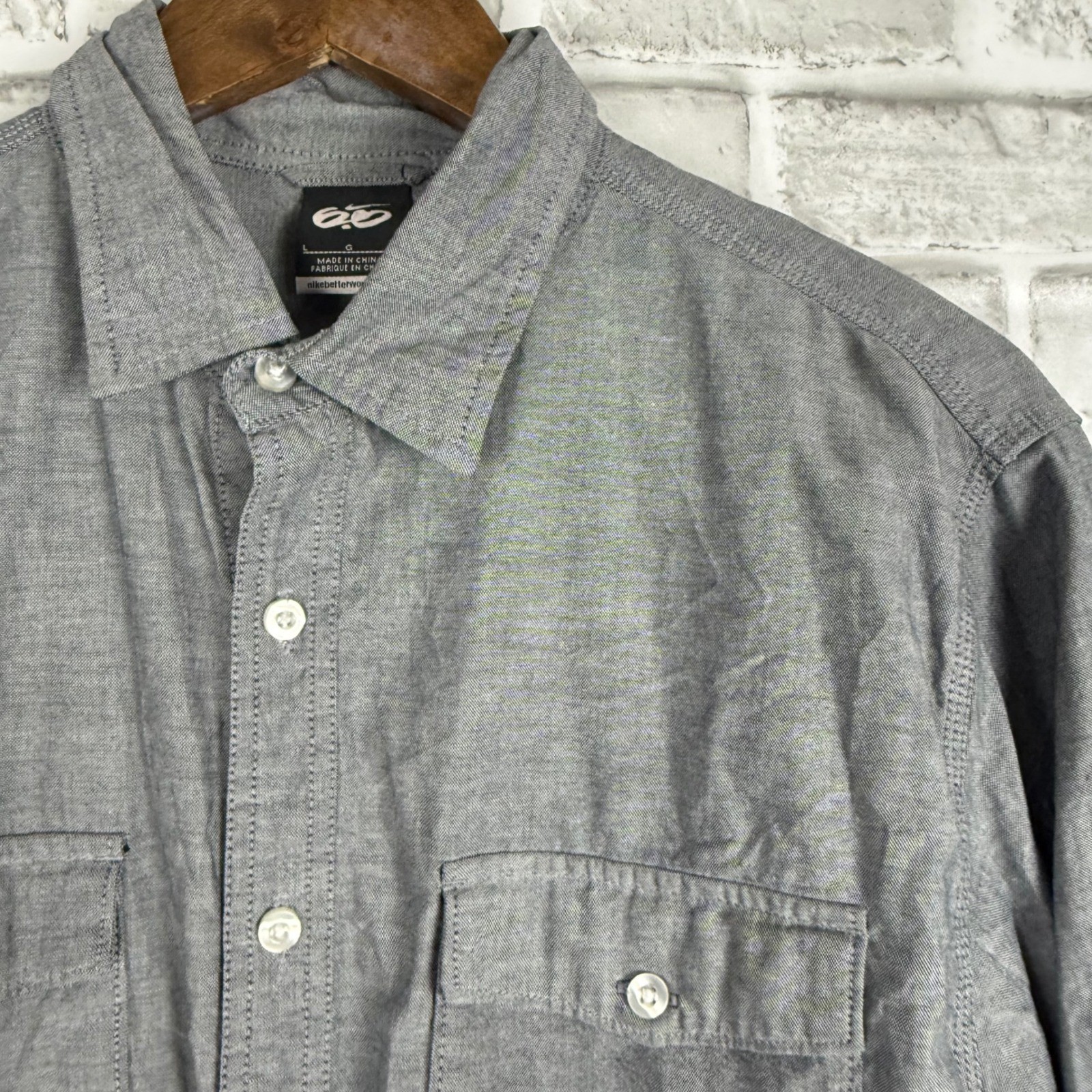 Nike 6.0 Mens Large Gray Long Sleeve Button Down Double Pocket Chambray Shirt