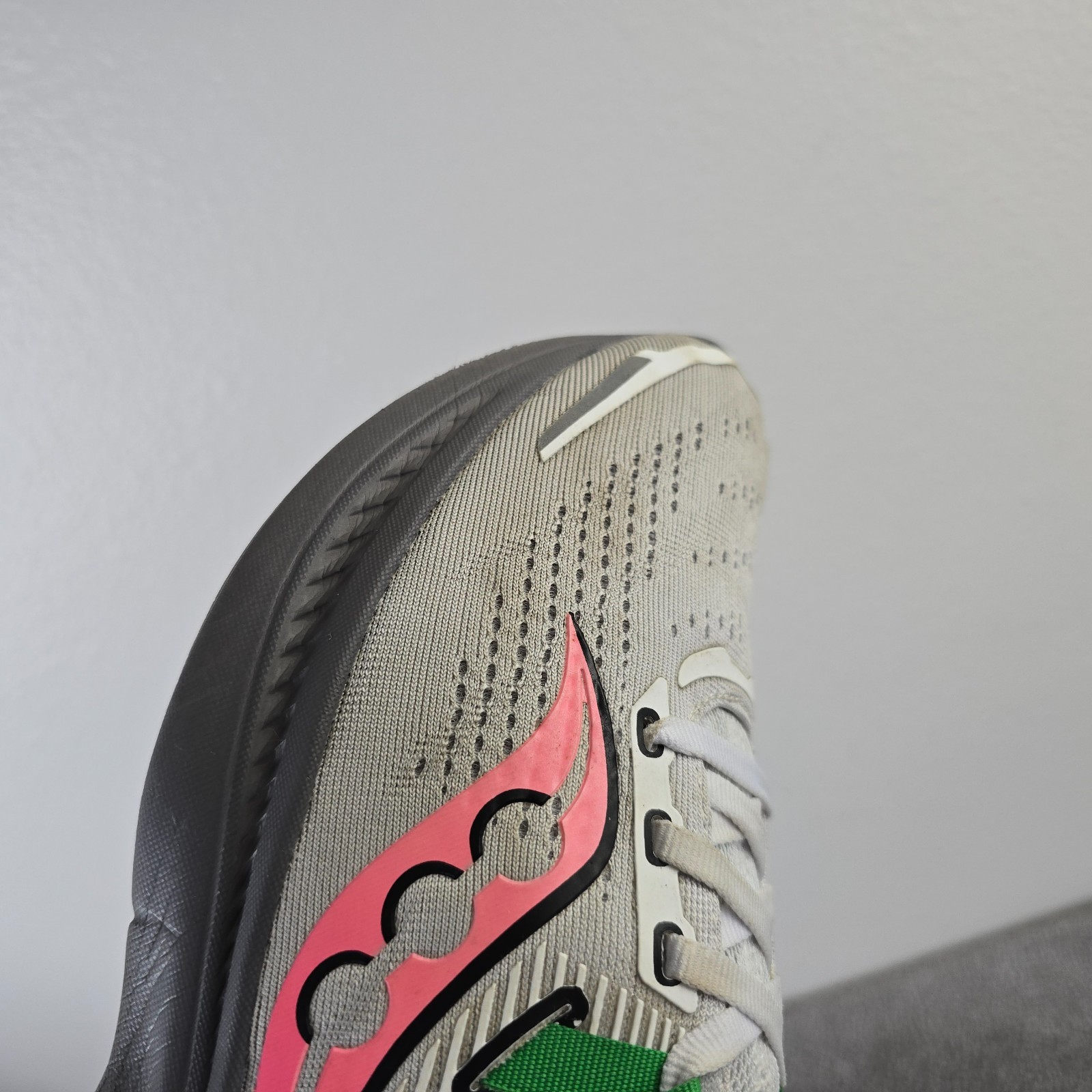 Saucony Guide 16 Womens Size 9 Running Shoes Light Gray White Pink Sneakers Low