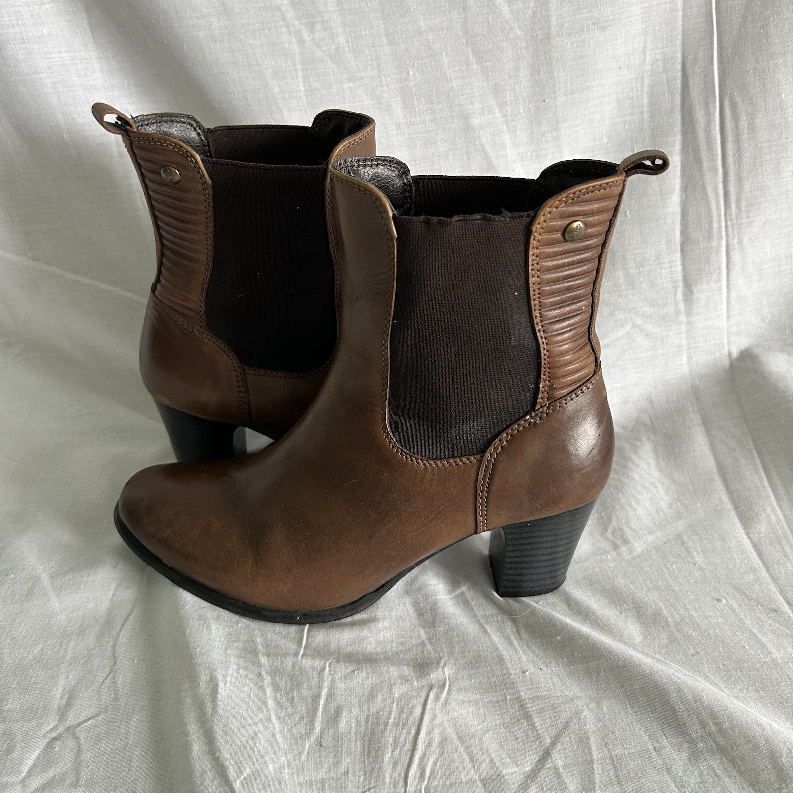 HUSH PUPPIES Ankle Boots Brown Leather Upper with Elastic Gore Panels Heels Sz4