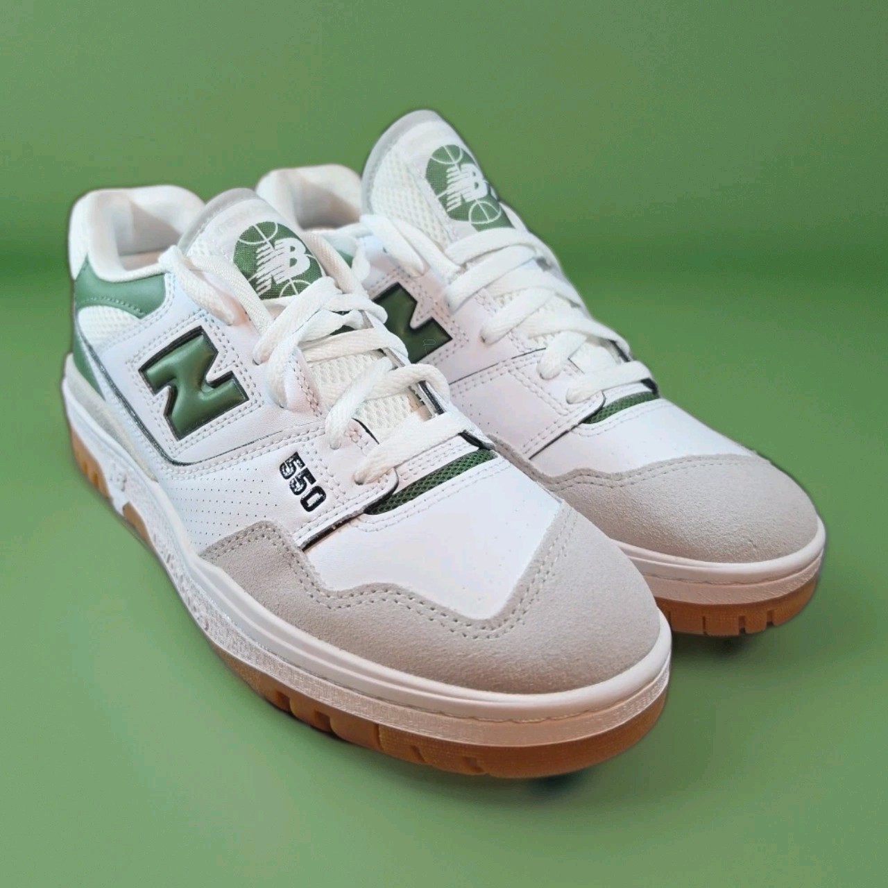 Size M8 NEW BALANCE 550