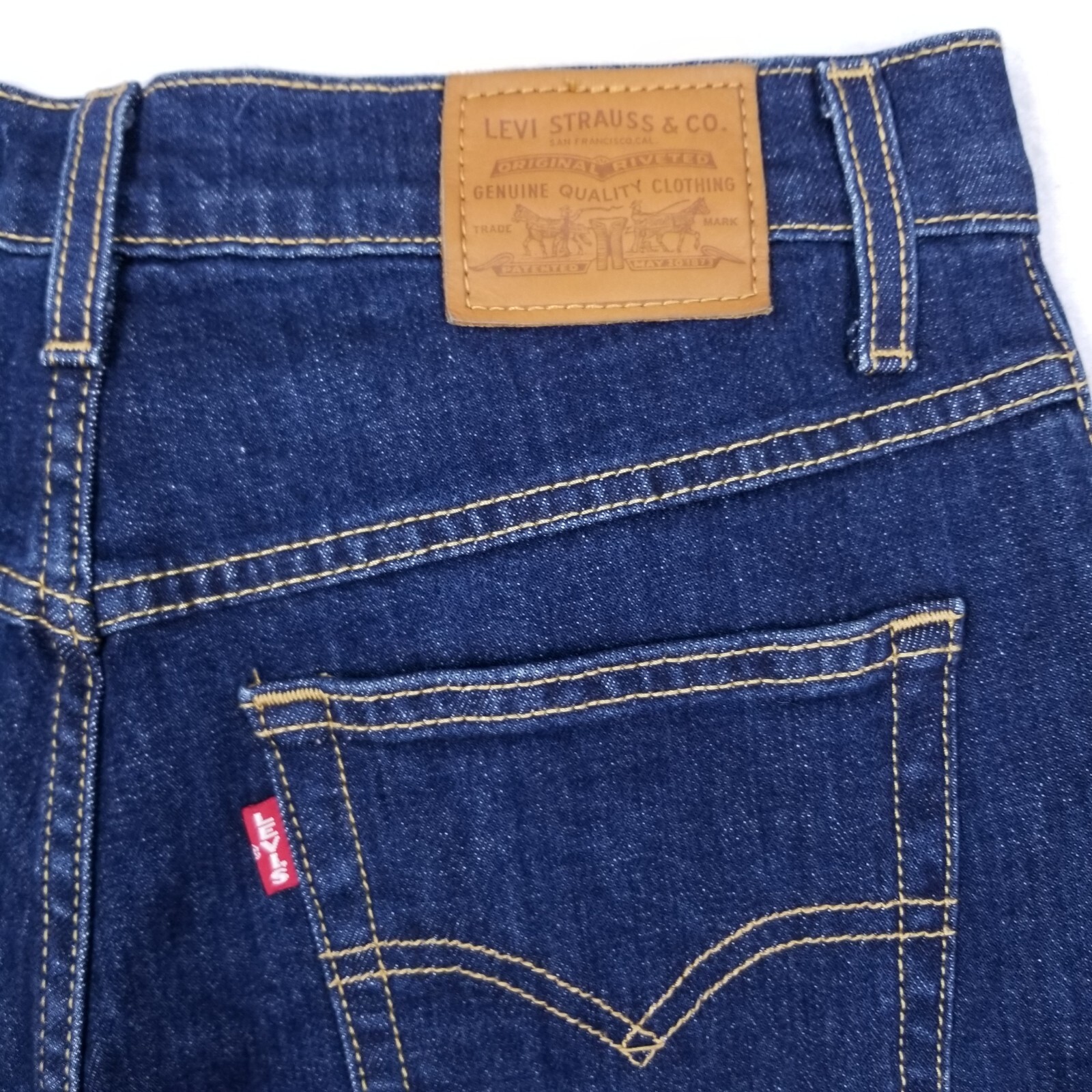 Levi’s Big E Mom Jean Women’s Denim Blue Jeans Size 26 (Measures 27×27) Hi Rise