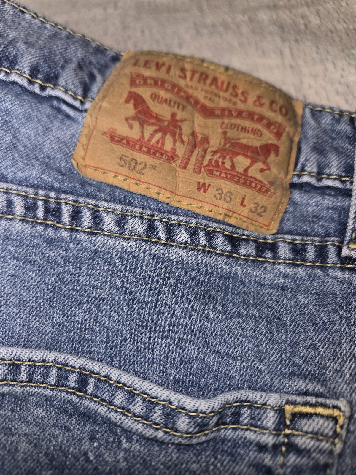 Levi’s 502 Men’s Taper Fit Blue Jeans Waist 36 Inseam 32 Rare Blank Red Tab A11