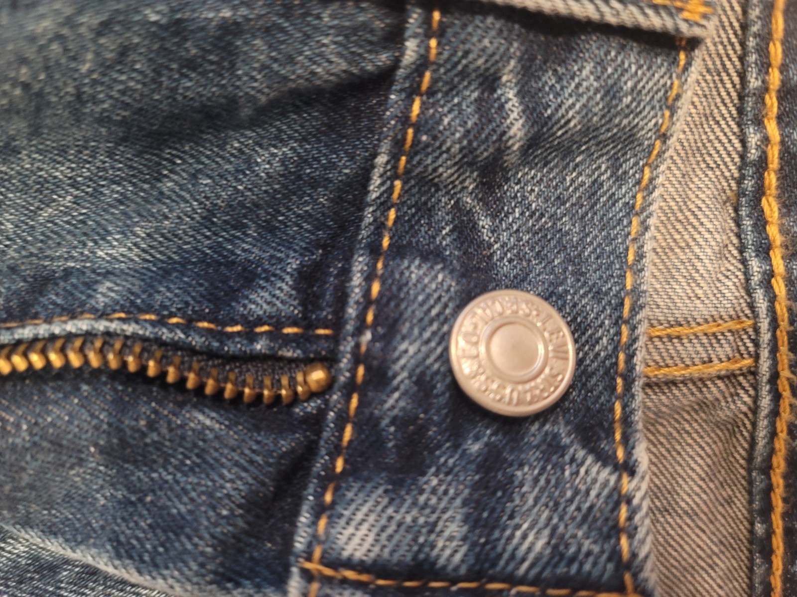 LEVI’S 505 Series Regular Fit Straight Leg Blue Denim – SIZE 34×32- Men pants