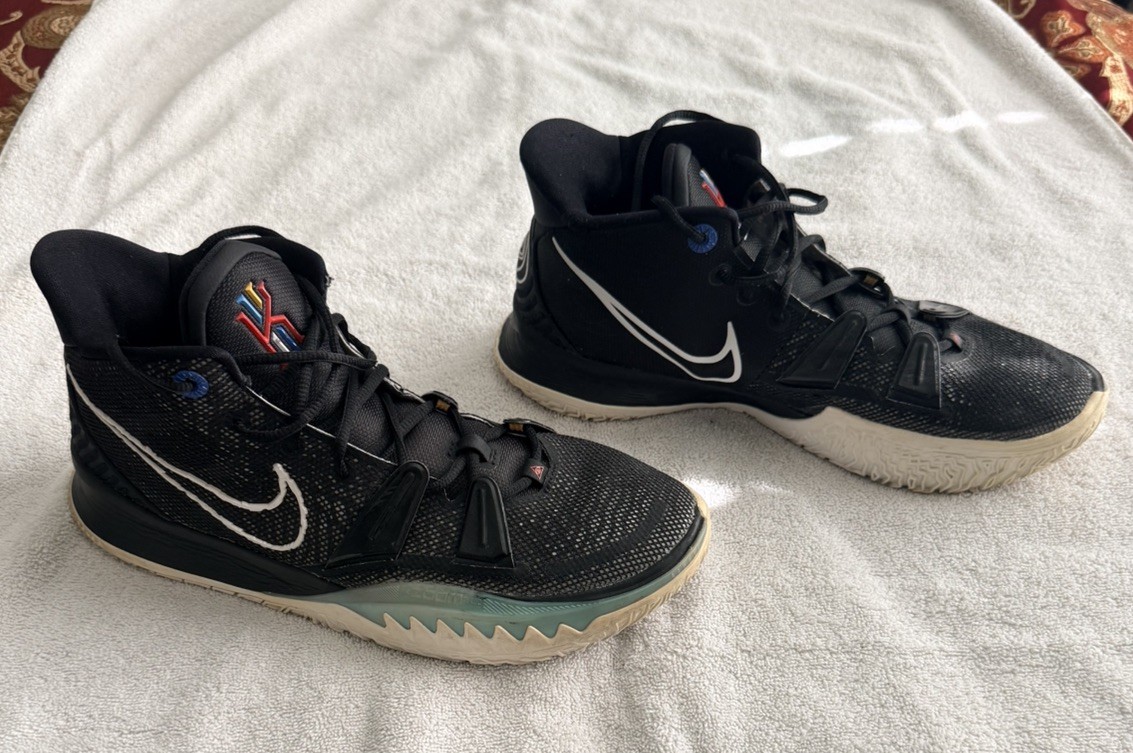 USED Nike Kyrie 7 Black White Brooklyn CQ9326-002 Men’s Size 12 Basketball