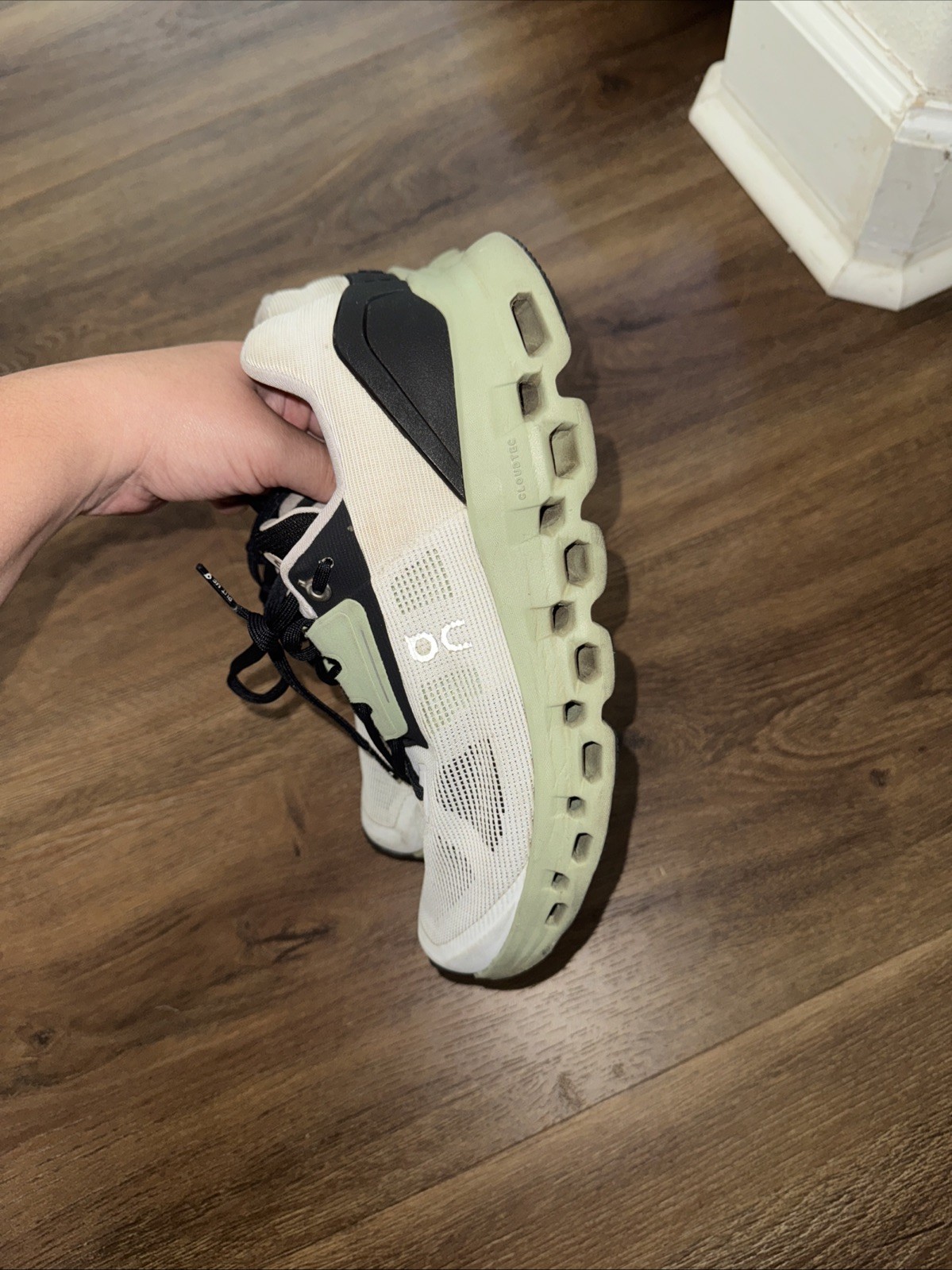 ON Cloudstratus Womens Size 9 White Black Green