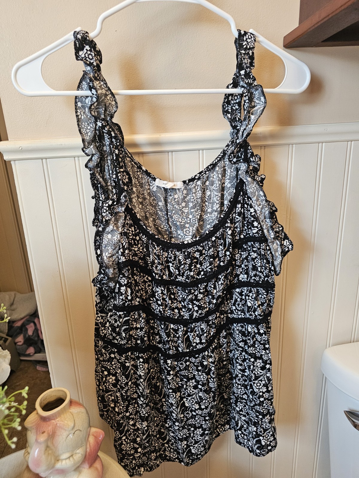 Maurices Sz 1X Black/White Floral Ruffle Tank Top Shirt Blouse