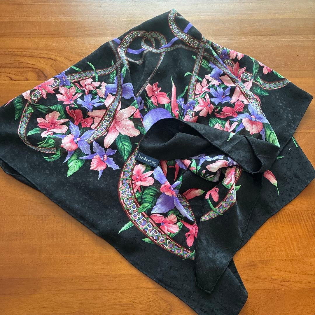 Burberrys Silk Scarf Floral Black 85×85cm (33.5×33.5in)