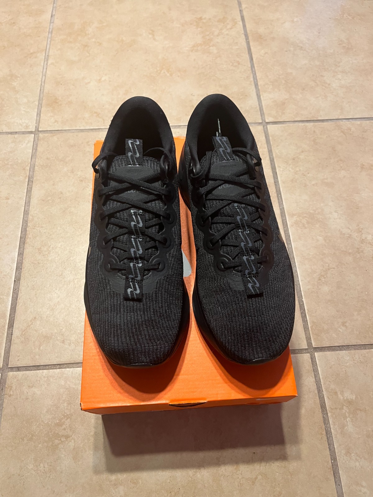 Nike Motiva Triple Black Anthracite DV1237-003 Men’s Walking shoe size 13