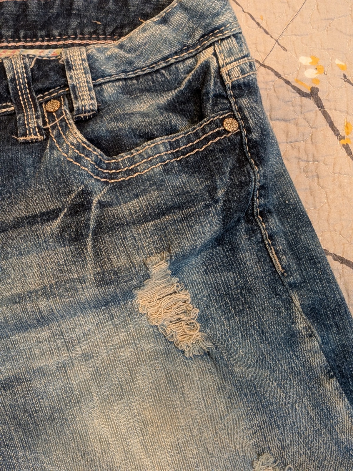 Amethyst Jeans Women Size 13 Blue Denim Embroidered Pockets Comfort