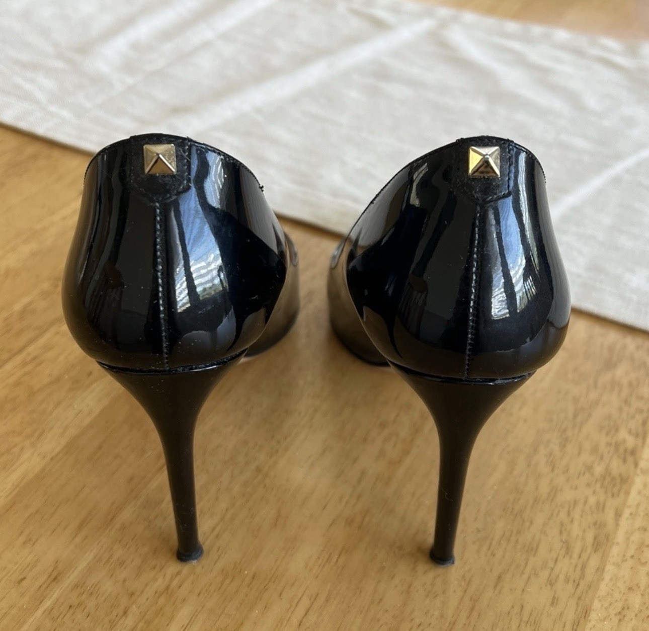 AUTH VALENTINO GARAVANI Rockstud Black Leather Classic Pumps Shoe Heels 38.5