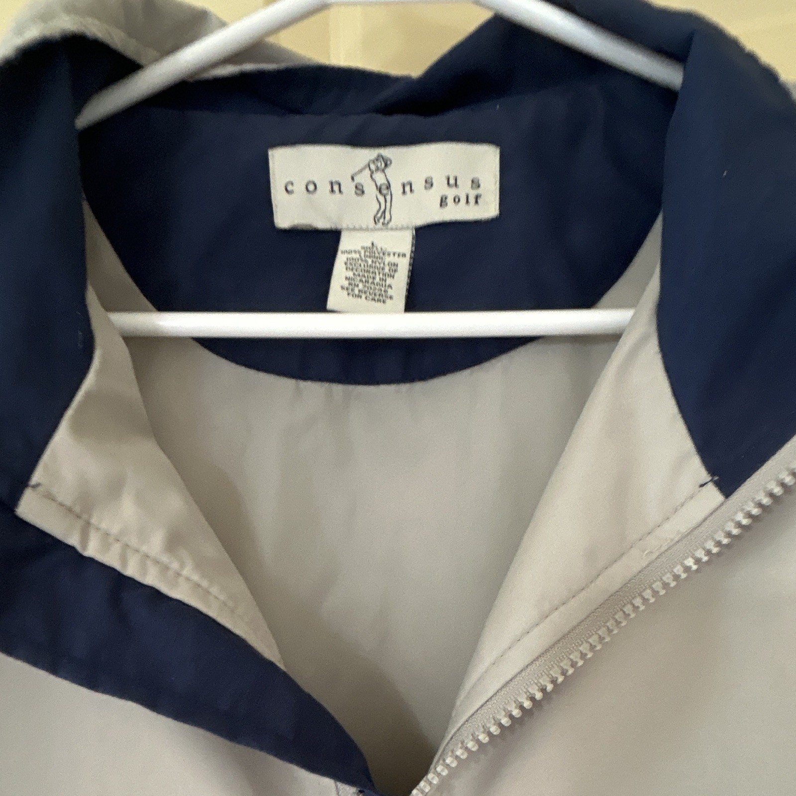 Consensus Golf Men’s L Beige /Navy Lightweight Woven Half-Zip Windbreaker Jacket
