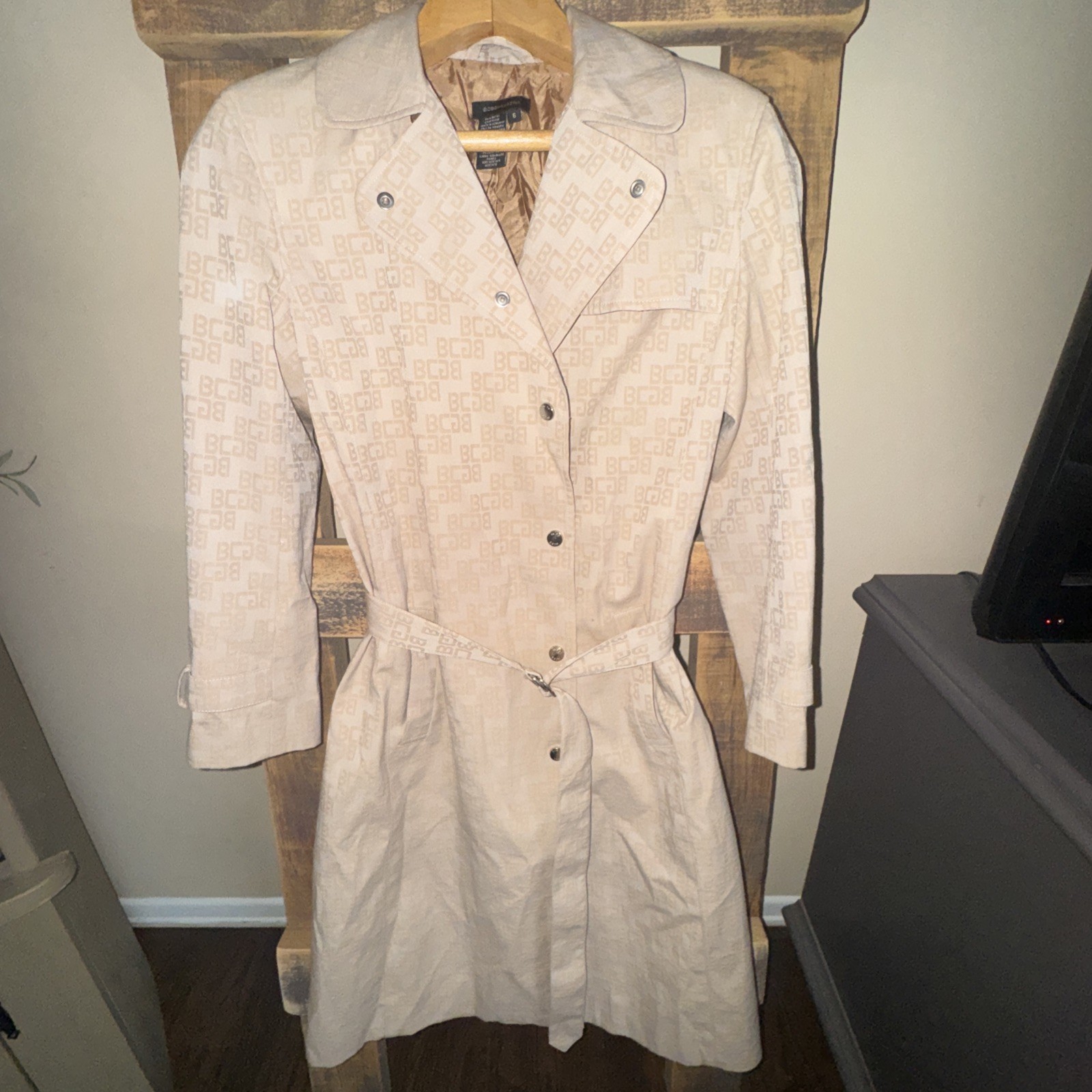 Vintage BCBG Max Azria Women’s Sz 6 Trench Coat Dress Spring Light Tan with Logo