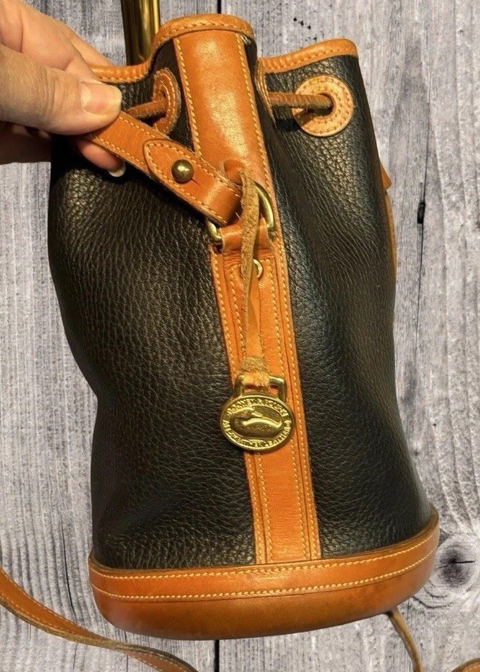 Dooney Bourke Vintage Black Small Drawstring Bucket Shoulder Bag Leather Retro