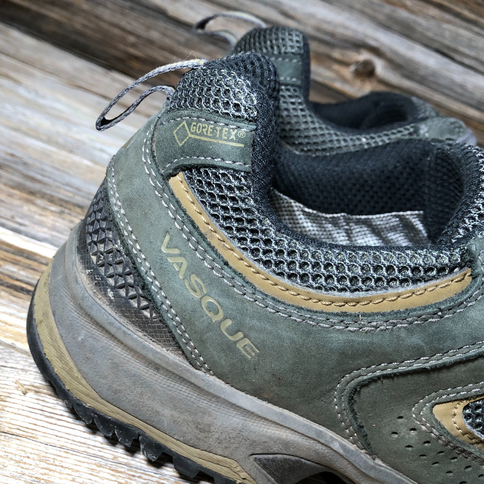 Vasque 7196 Breeze III Low Vibram Outdoor Waterproof Boots Men US 7, UK 6, EU 39
