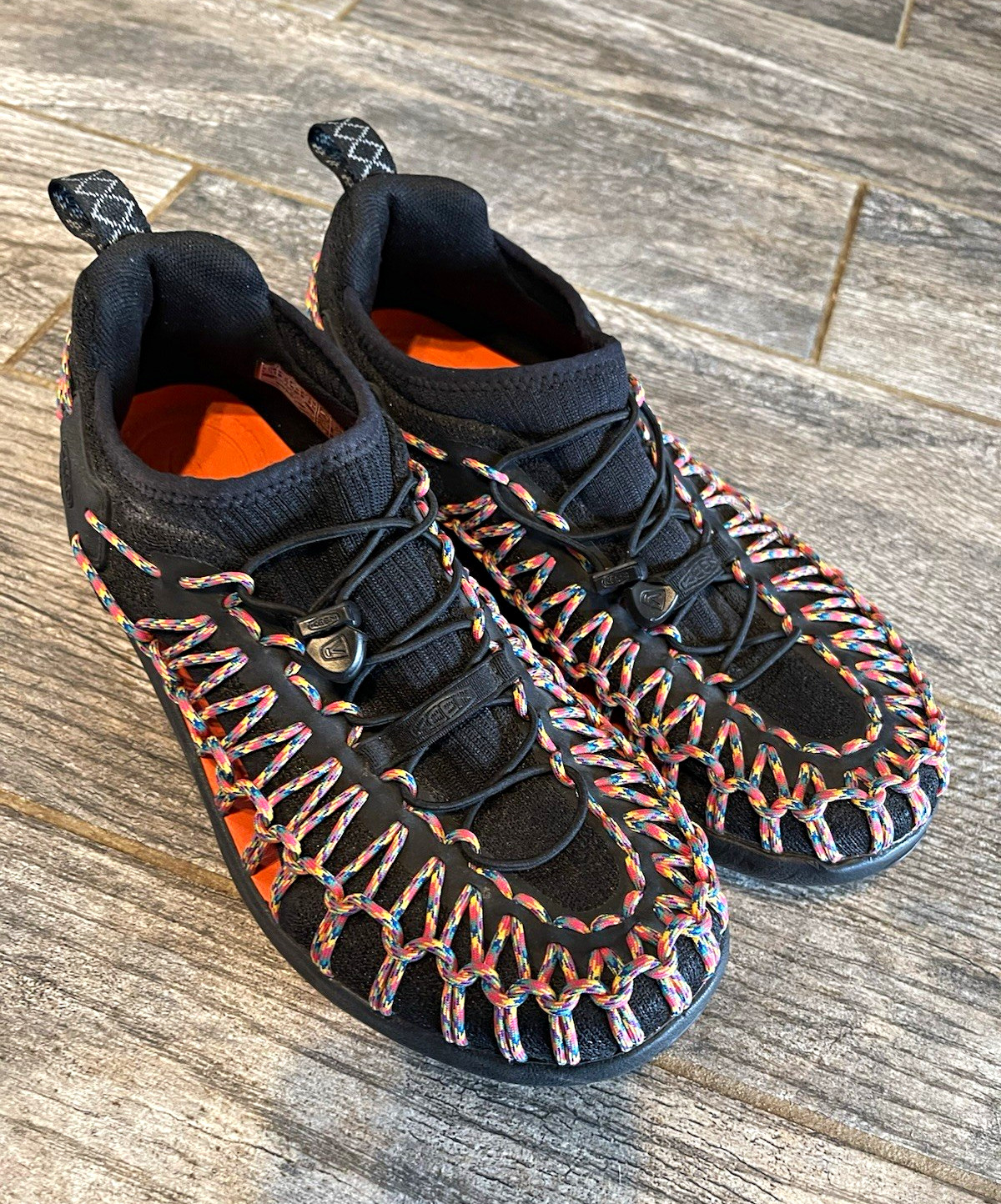 KEEN Uneek Mens Lace-Up Low Top Mesh Sneakers Black/Multicolor/Orange