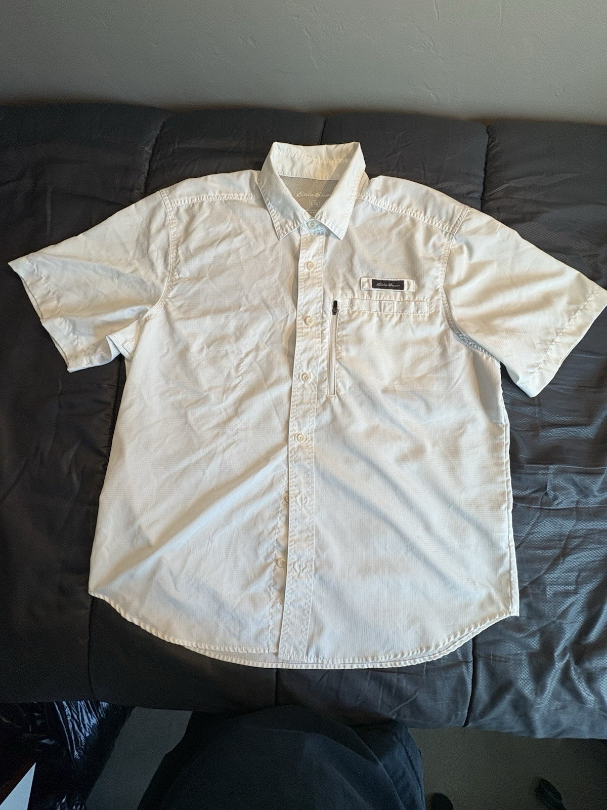 Eddie Bauer Men’s L/G White Solid Short Sleeve Button-Up Fishing Shirt.