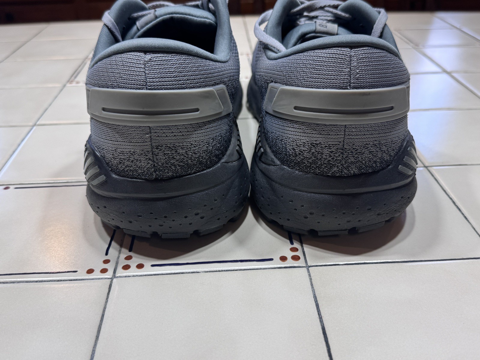 Brooks Beast GTS 24 Mens Size 13 EE Width Primer Gray/Ebony 1104251D069