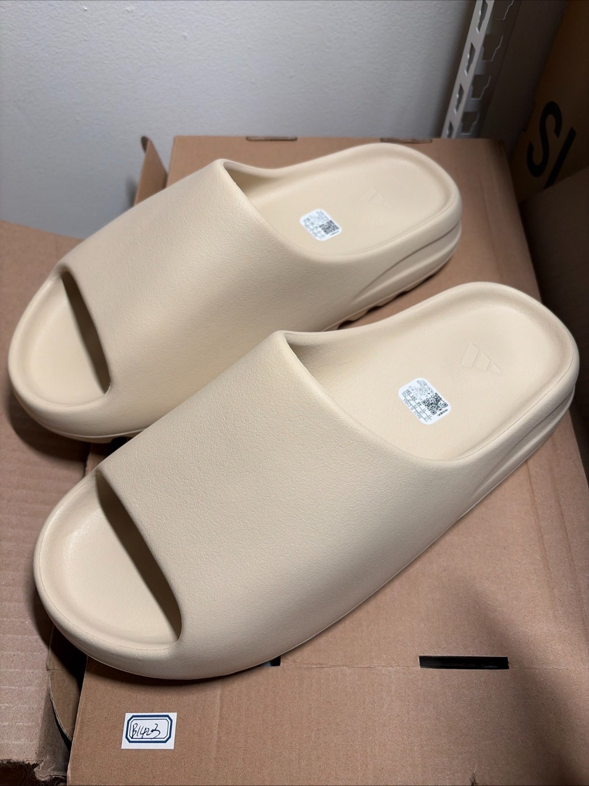 BRAND NEW adidas yeezy slide Bone FZ5897 SIZE 7-13 /100% AUTHENTIC