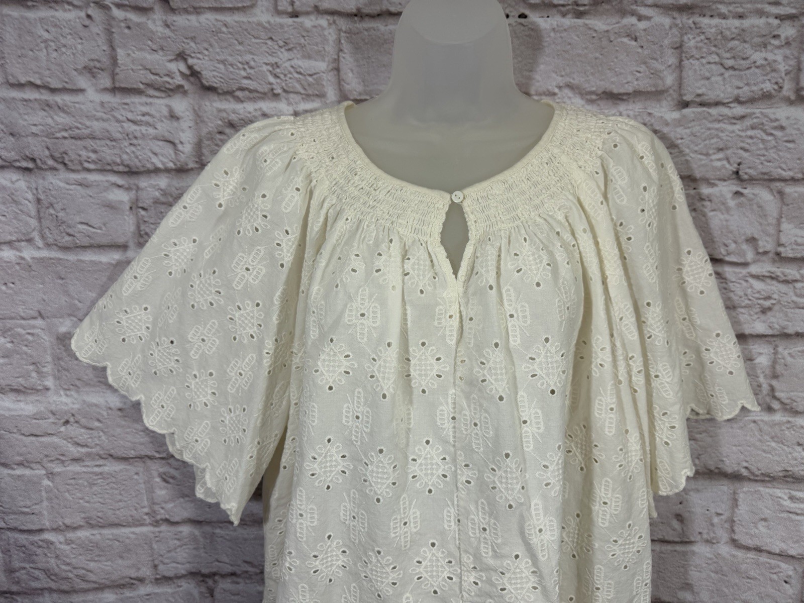LOGO Lori Goldstein 1X Eyelet Top Ivory Scallop Trim Cotton Cottagecore Coastal