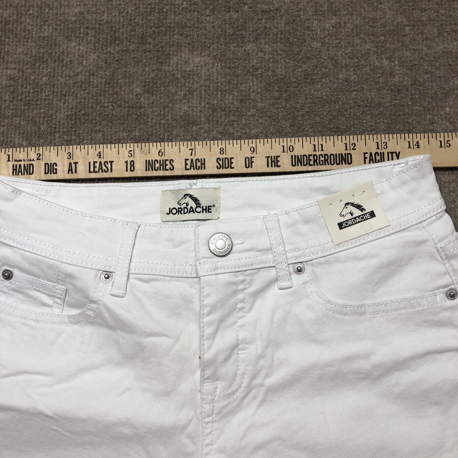 Jordache Women’s Boyfriend Cuffed Shorts White Size 2 NWT