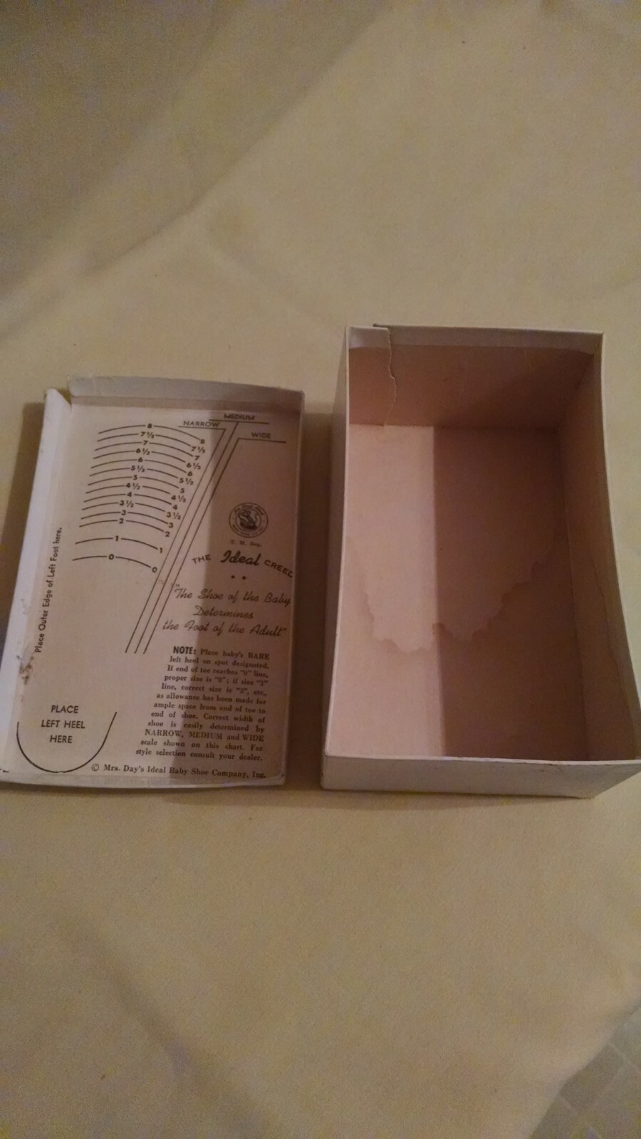 CHILD SHOE BOX MRS DAYS IDEAL BABY SHOE BOX ONLY AS IS SHOE CHART VINTAGE WHITE*