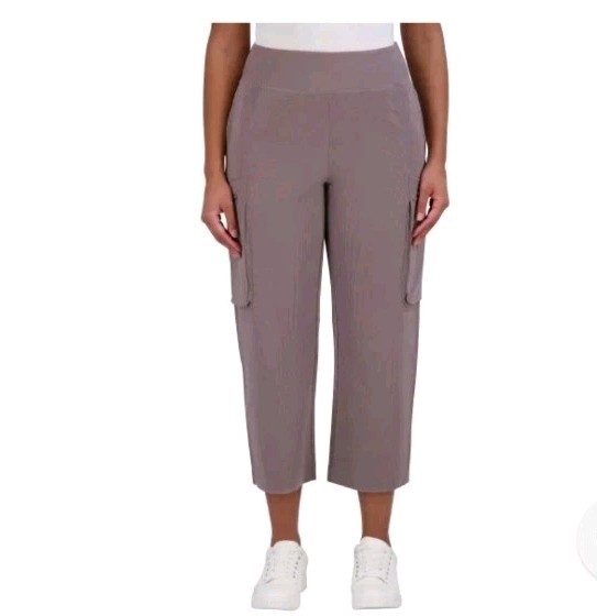 SAGE COLLECTIVE WOMENS CAPRI ZIP CARGO POCKETS PANT. INSEAM 25 1/2 “