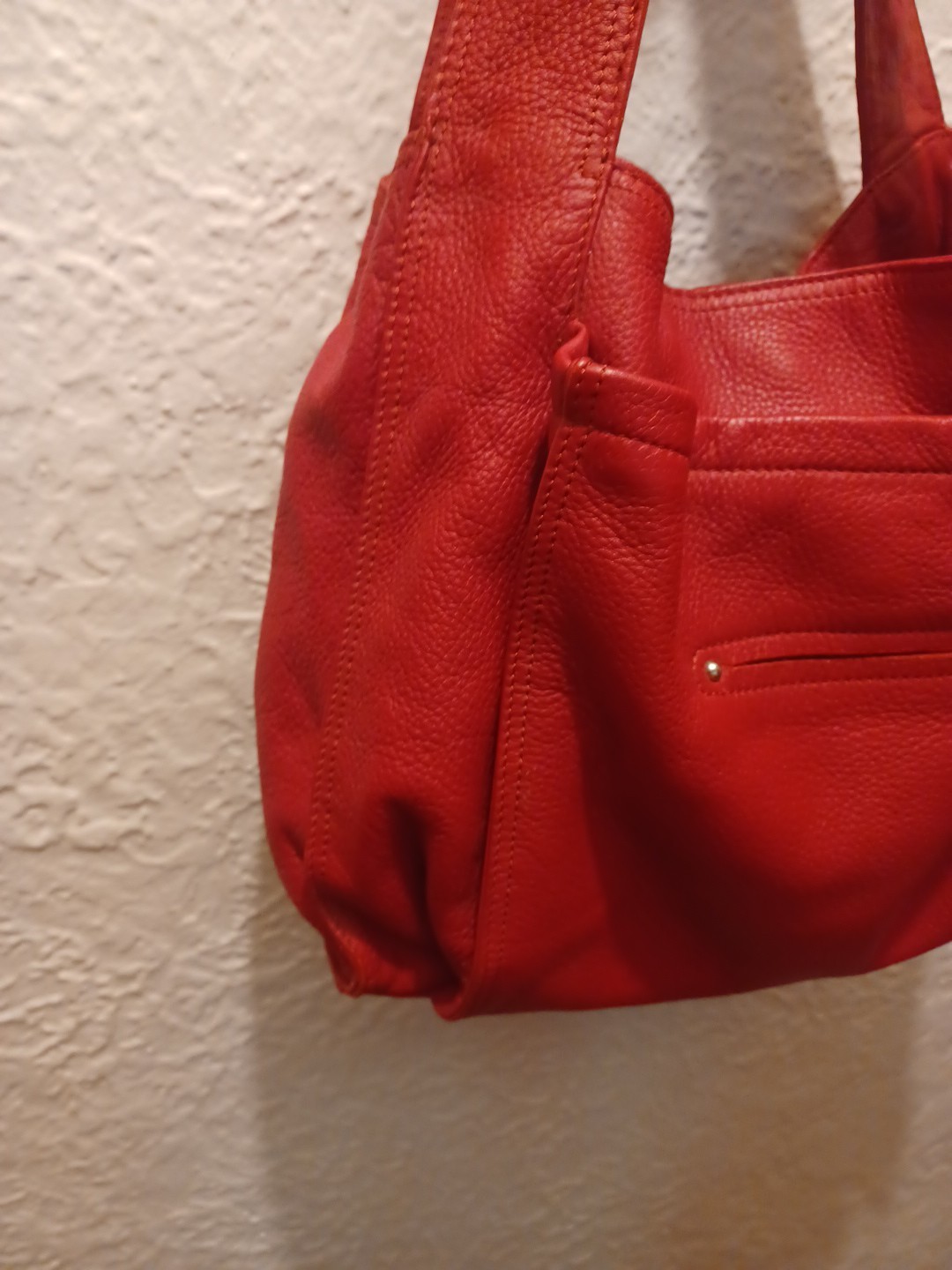 B Makowsky Genuine Pebble Leather Red bright silver hardware Turn Lock Handbag