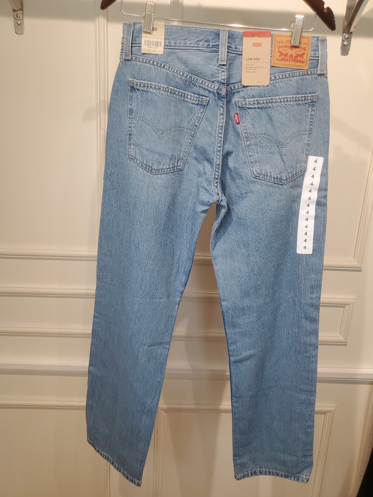 Levi’s Women’s Low Pro Mid Rise Jeans , Straight Leg , Medium Wash Size 27 NEW