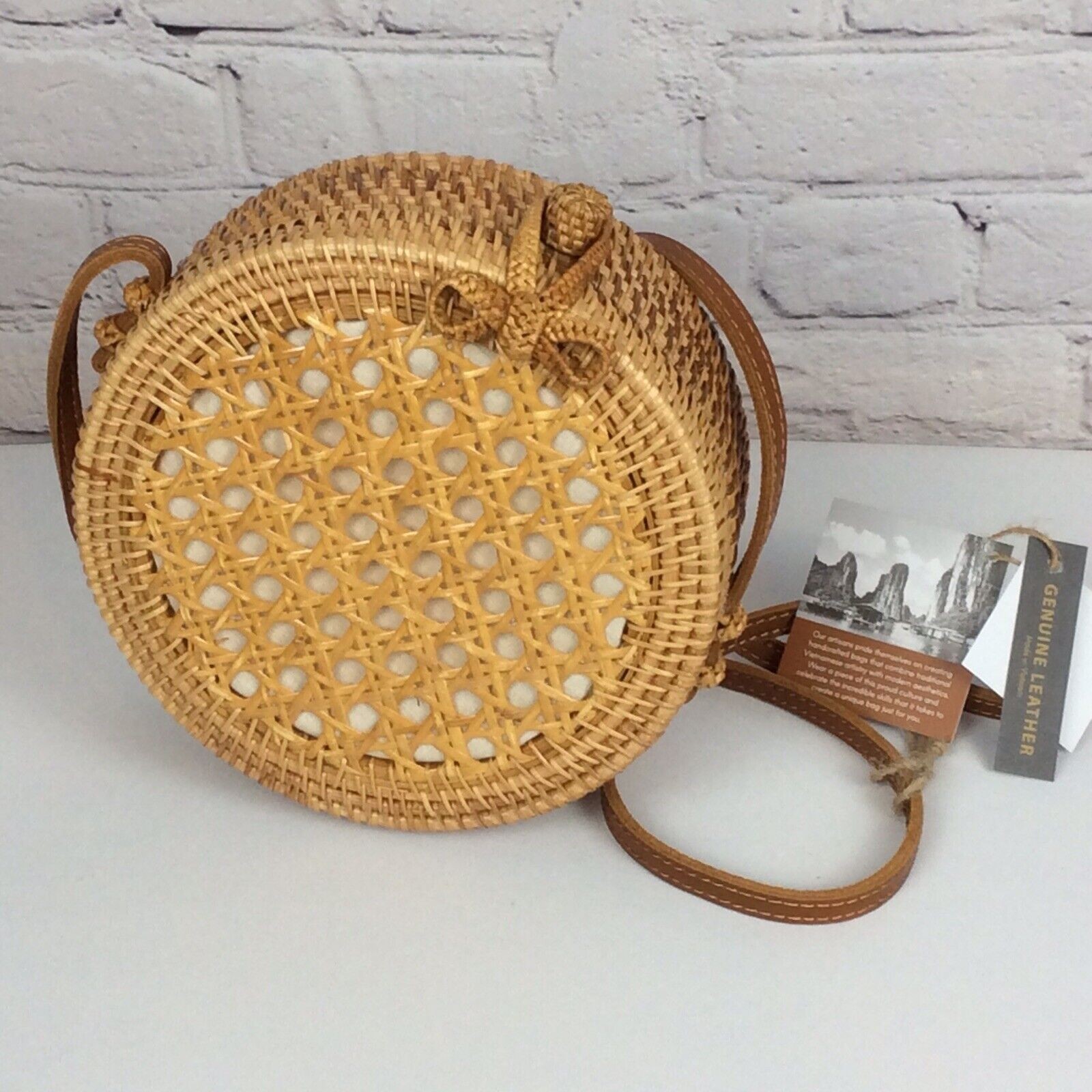 Handmade Rattan Round Crossbody Bag Canning Front Leather Strap Hasp Bow Closure